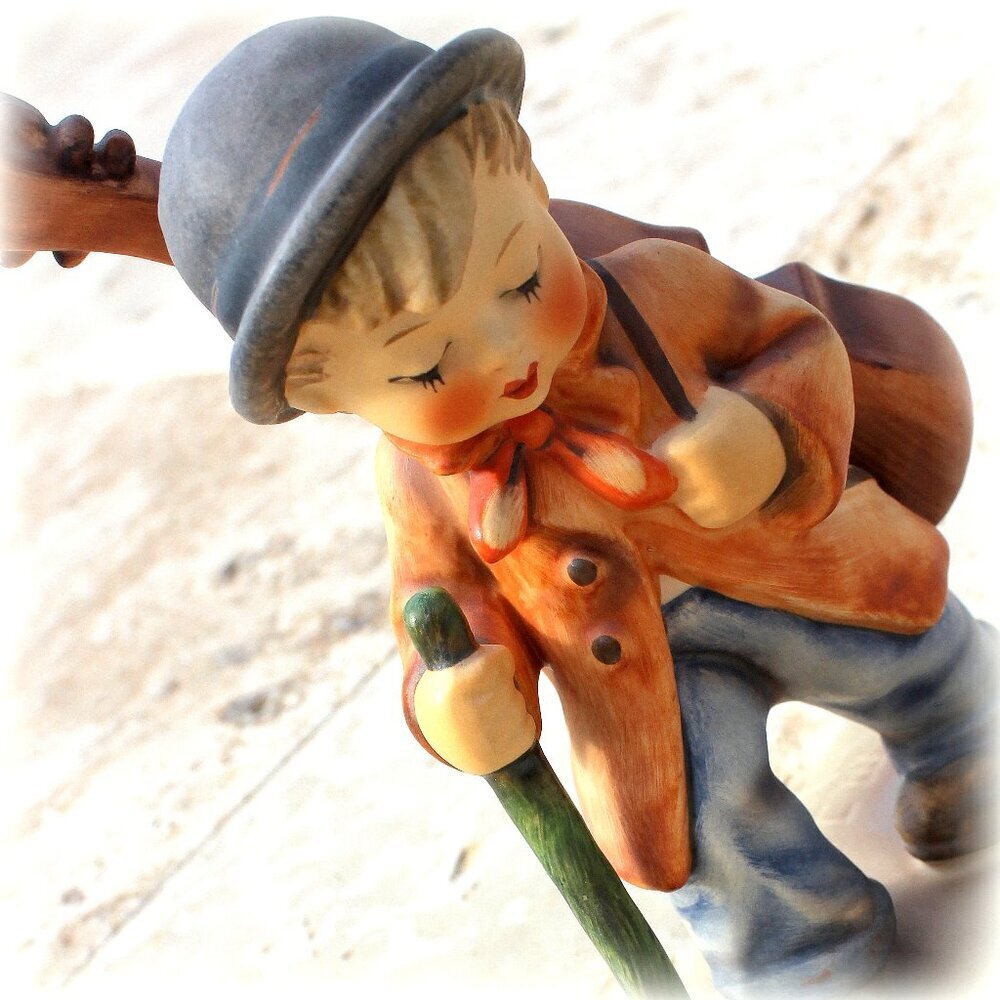 Hummel Figurine 'Little Cellist'  by Goebel 89